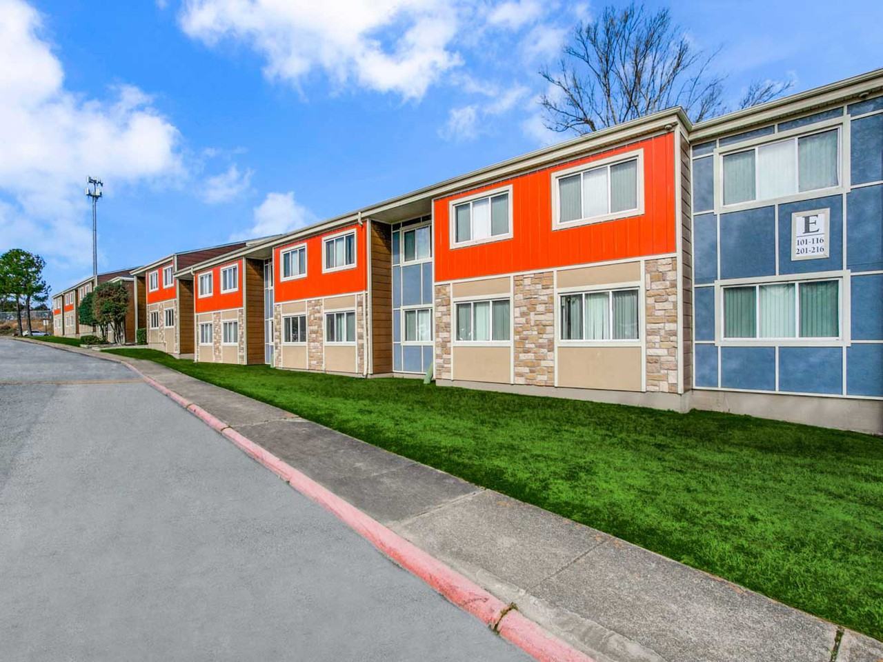 Villas on Sixty Fifth - Photo 4 of 30