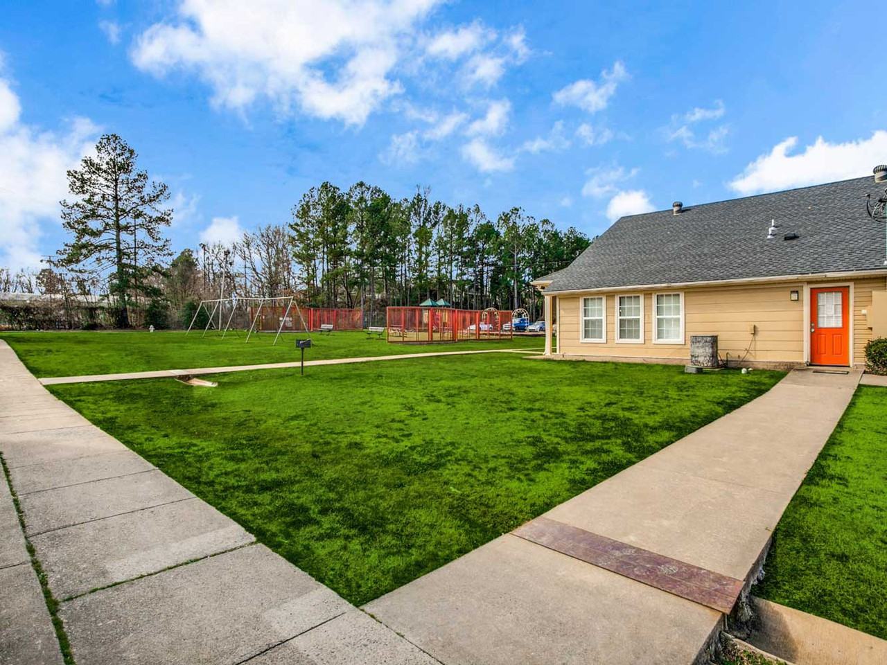 Villas on Sixty Fifth - Photo 6 of 30