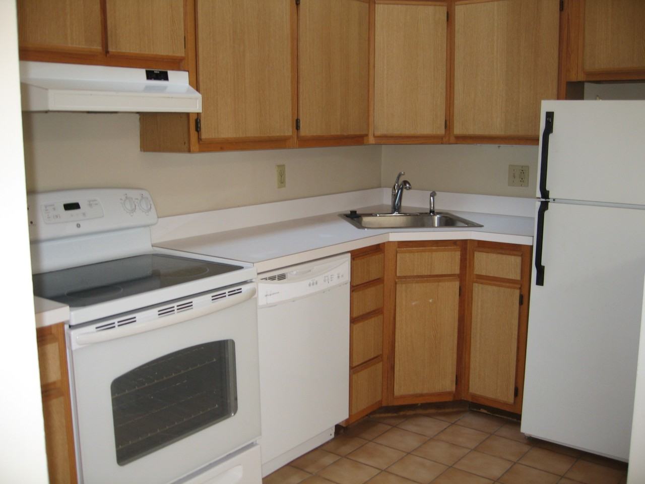 497 Conarroe St #B - Photo 5 of 6