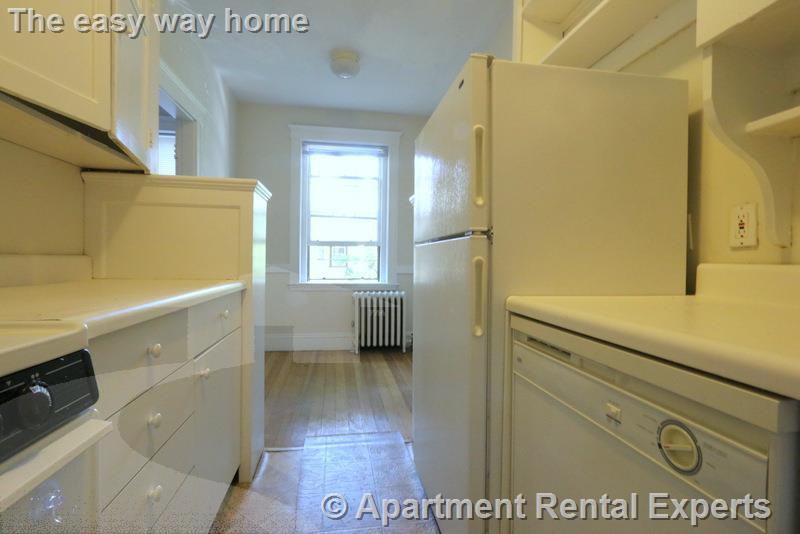 28 Langdon St #7 - Photo 4 of 14