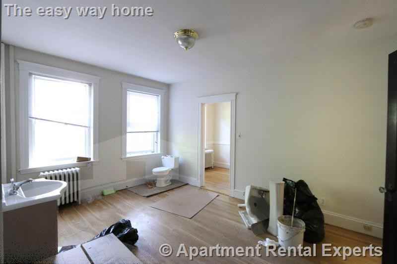 28 Langdon St #7 - Photo 7 of 14