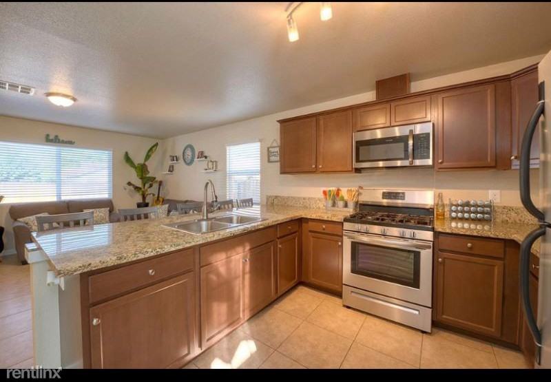 226 1/2 S 5th St - Photo 3 of 3