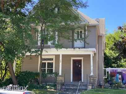 700 700 University Ave NE 1 - Photo 2 of 13