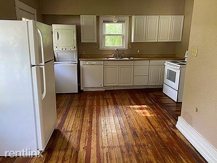 1016 W Jefferson St - Photo 2 of 6