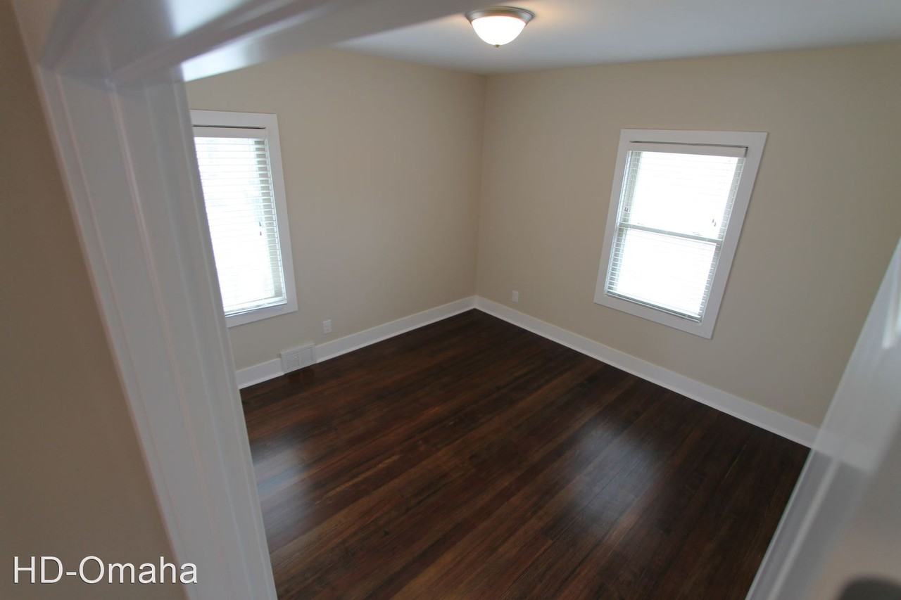 1317 S 36th St - Photo 2 of 25