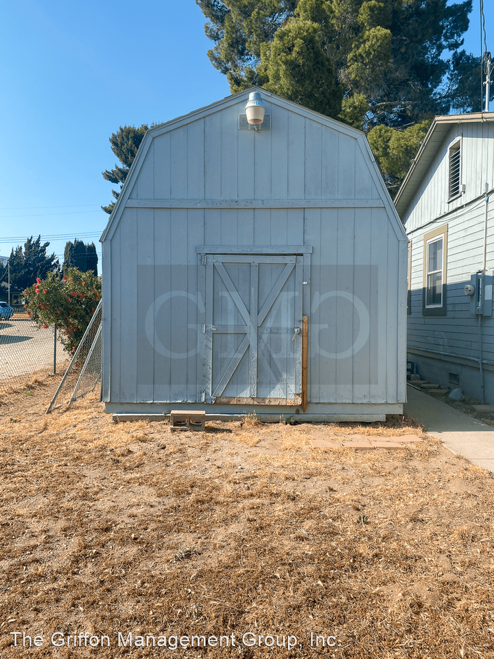 39503 Grand Ave - Photo 3 of 15