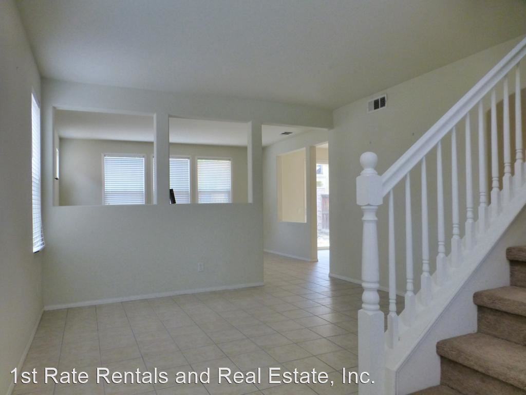 28355 Ravenna St - Photo 2 of 18