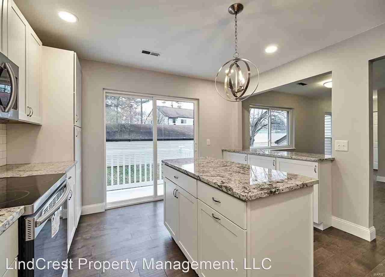 1301 Glendale Gardens Dr #D - Photo 3 of 19