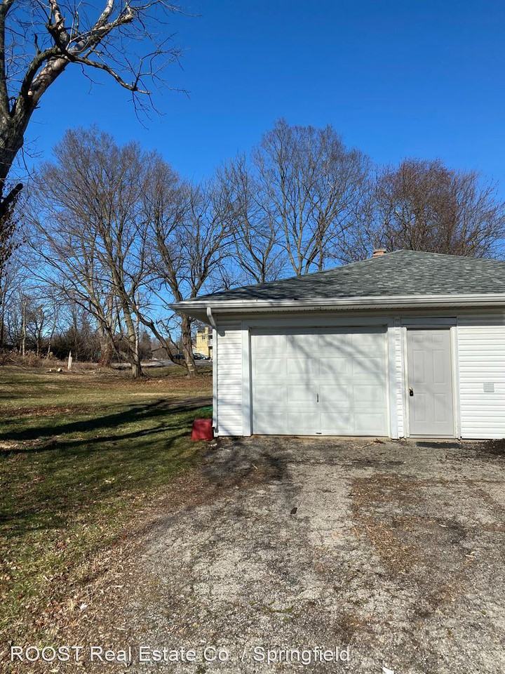 1533 Grange Hall Rd - Photo 3 of 15