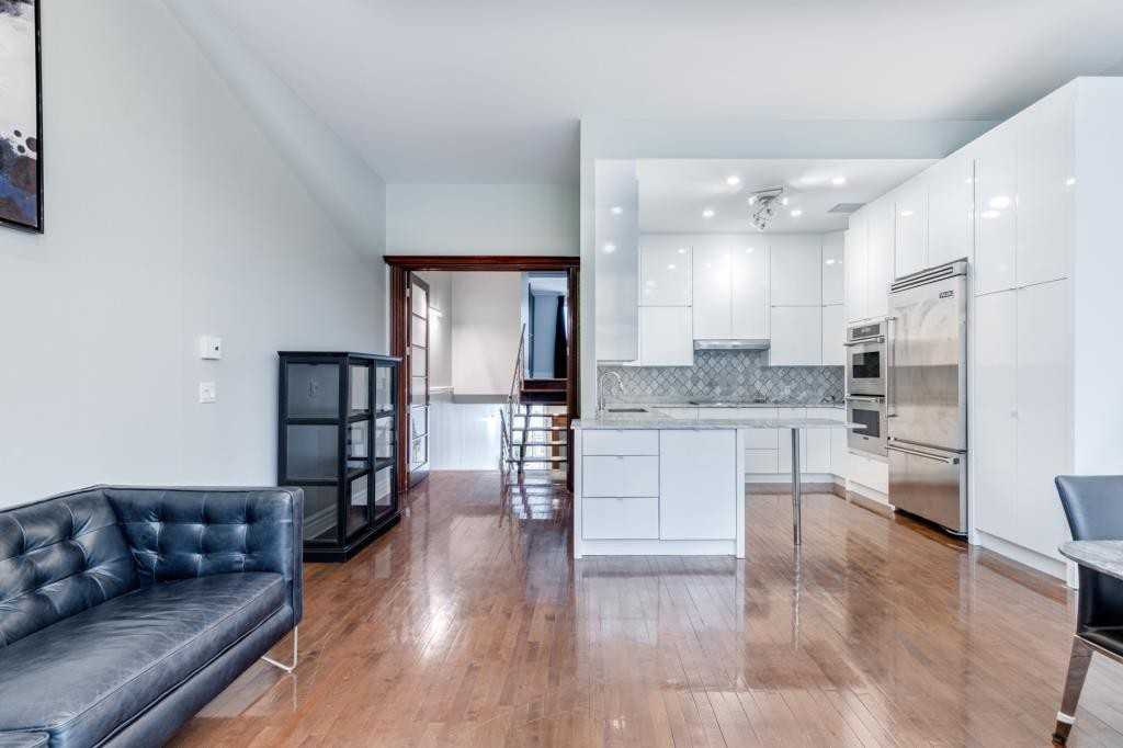 349 Rue Berri - Photo 2 of 16