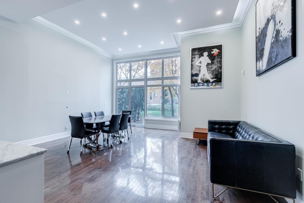 349 Rue Berri - Photo 3 of 16