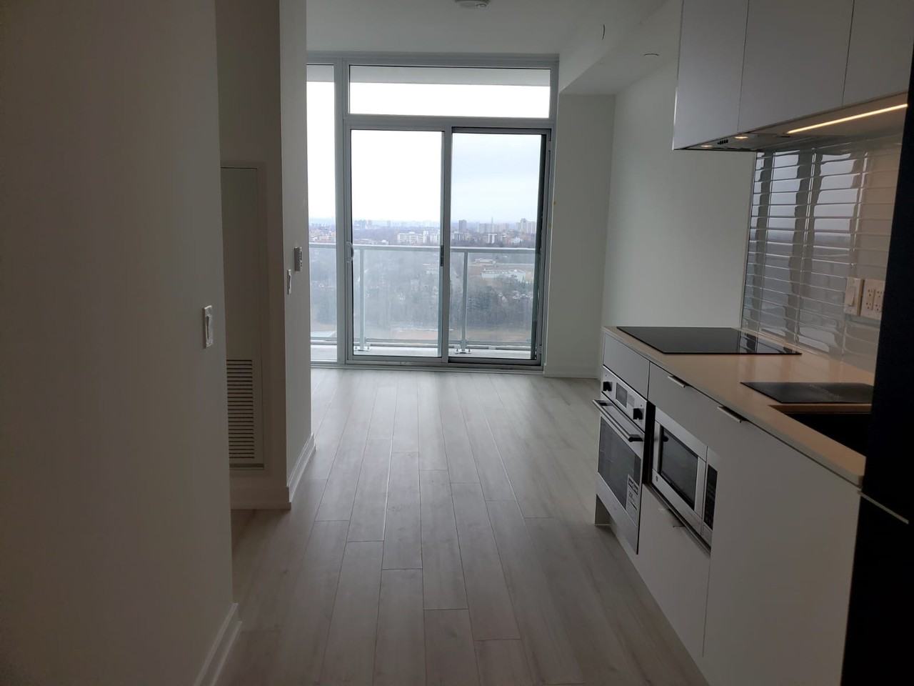 3256 Yonge St - Photo 3 of 17