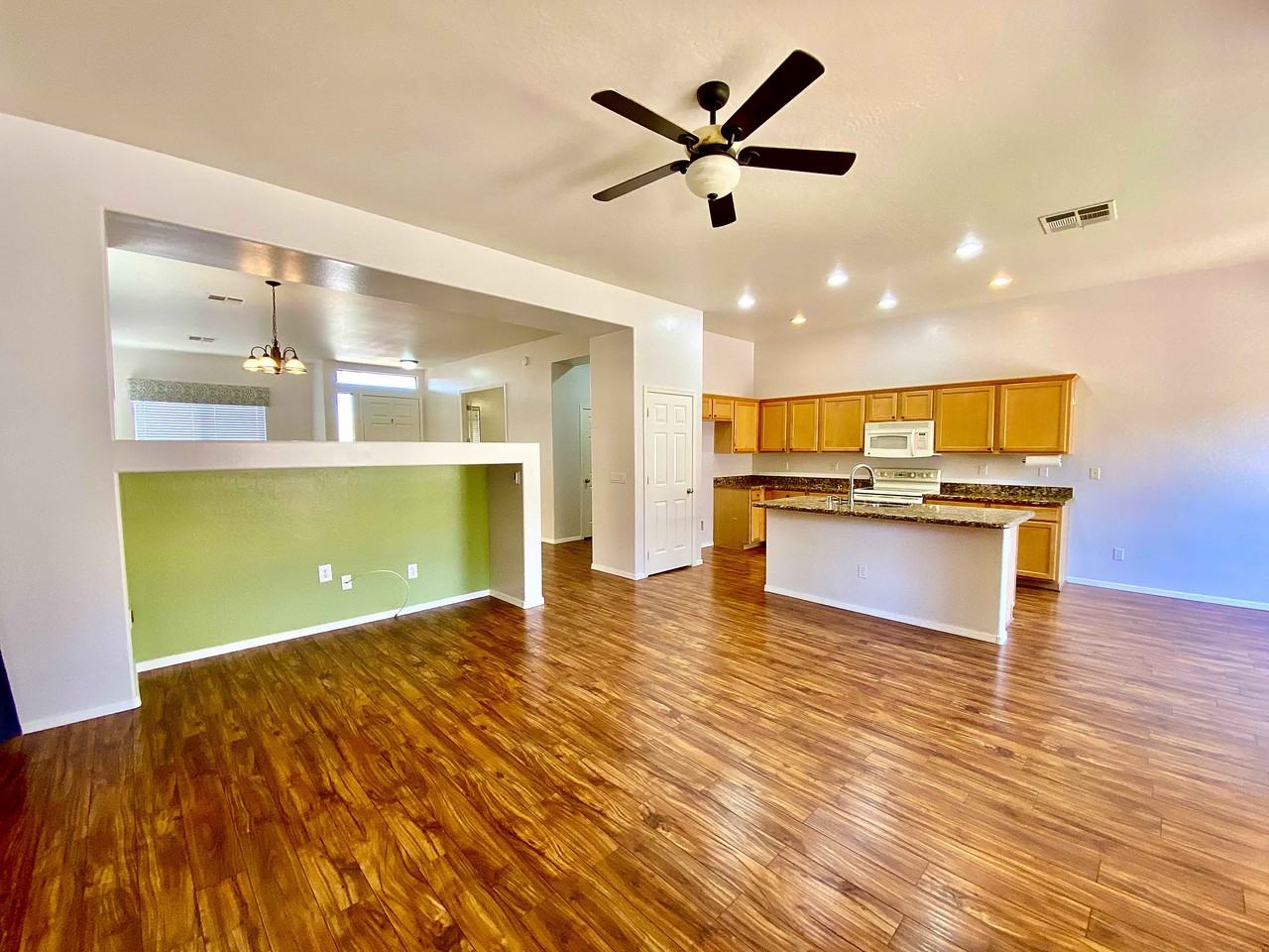25407 N Hackberry Dr - Photo 3 of 10