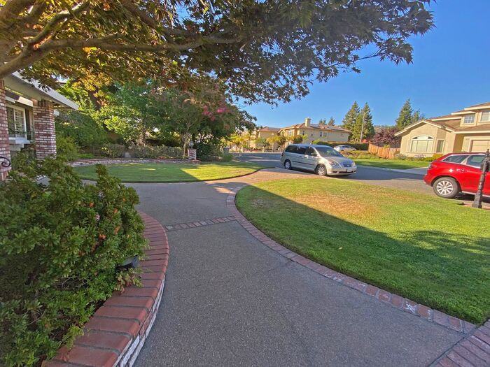 3388 Royal Meadow Ln - Photo 2 of 25