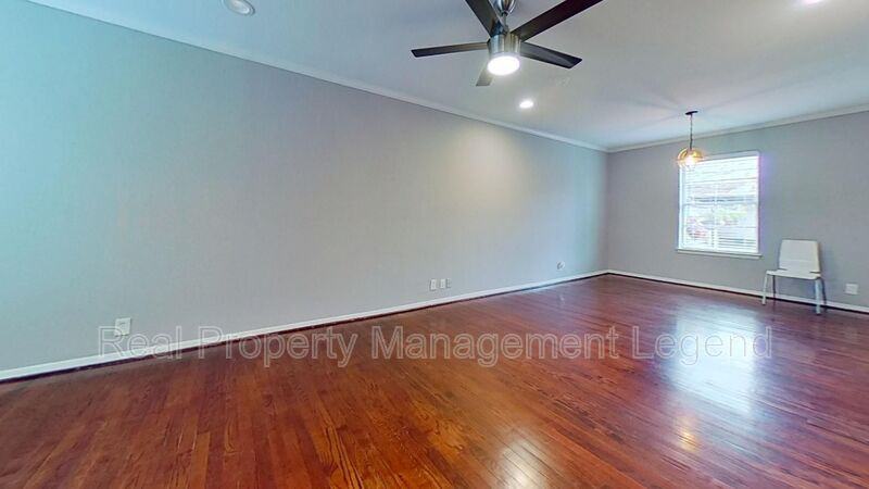 5010 N Hall St - Photo 3 of 17