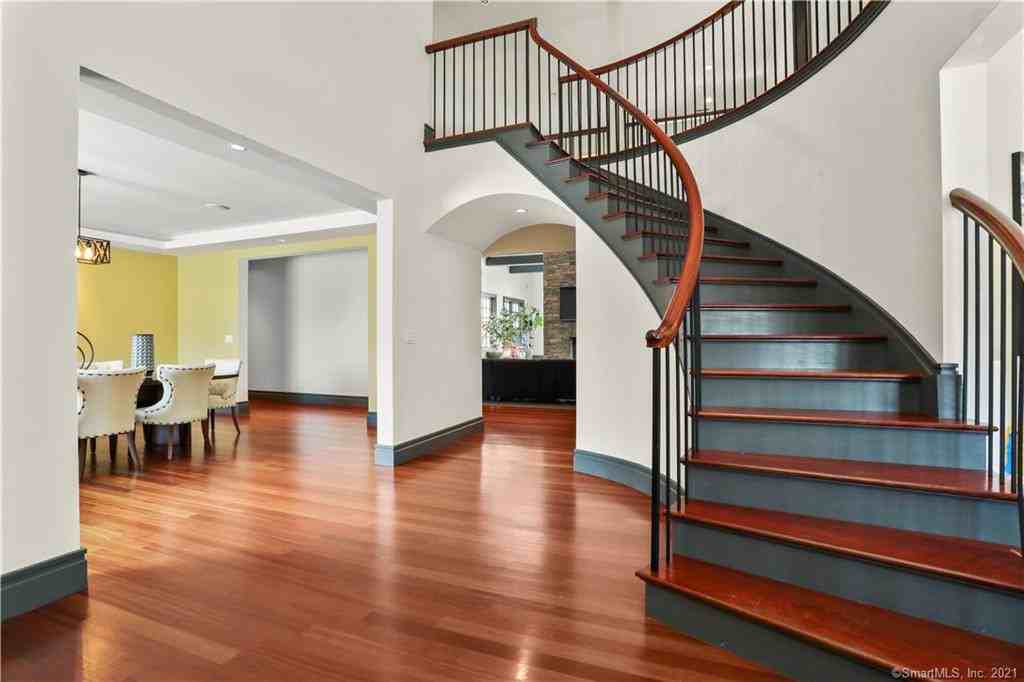 85 Banks Rd - Photo 3 of 38