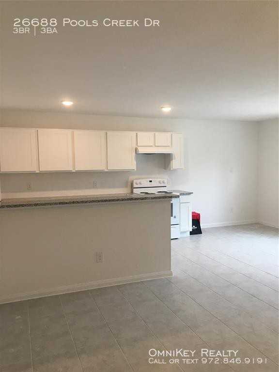 26688 Pools Creek Dr - Photo 2 of 12