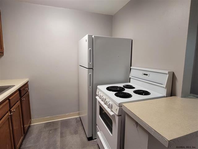 147 Eagle St - Photo 3 of 15