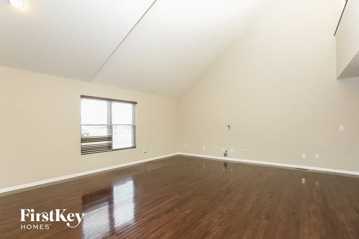 384 Market St - Photo 3 of 14