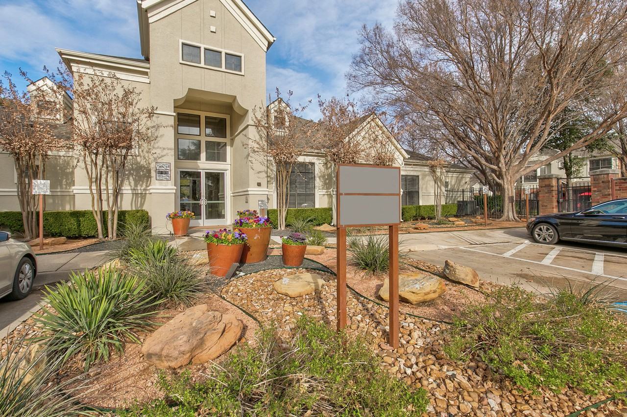 Parker Plano - Photo 2 of 50