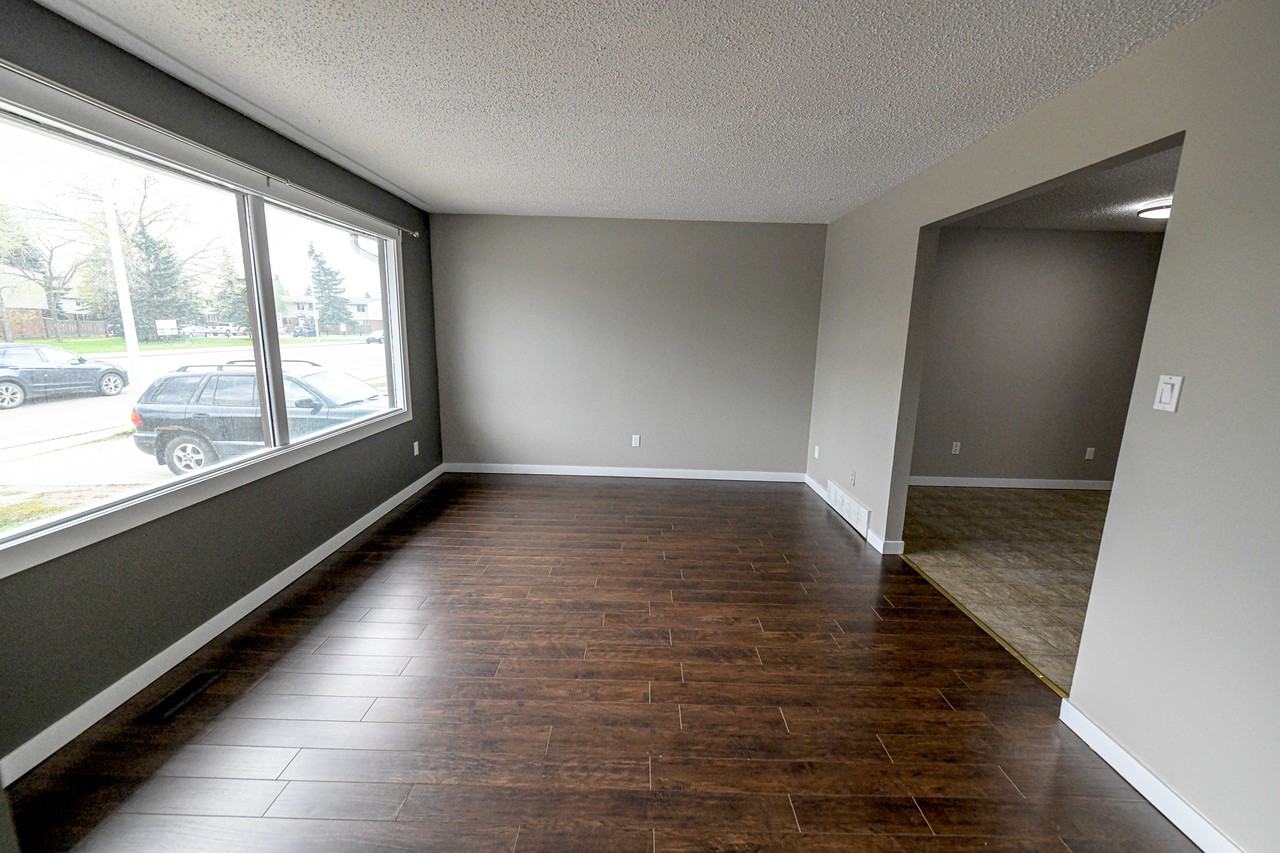 9310 100 Avenue - Photo 2 of 20