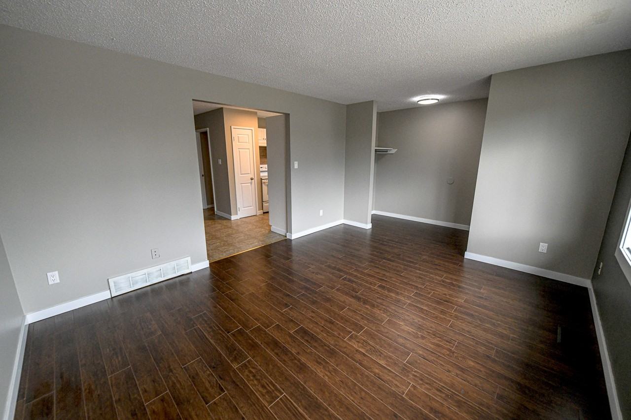 9310 100 Avenue - Photo 3 of 20