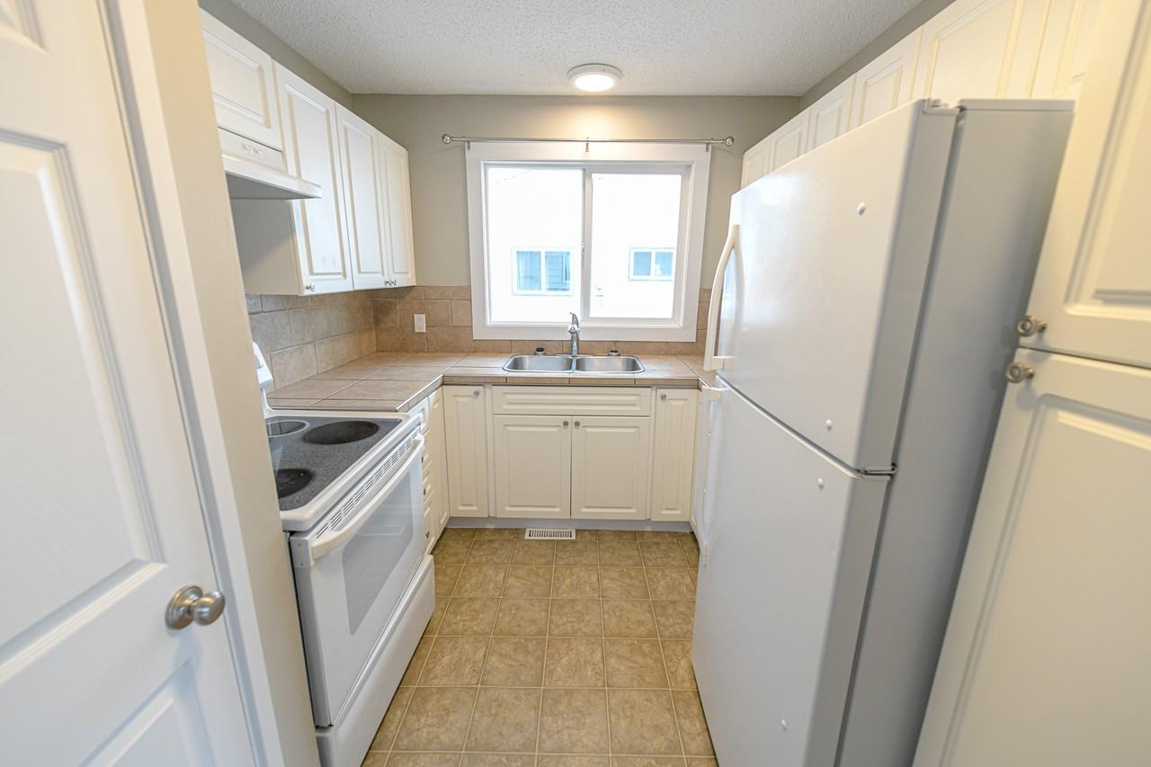 9310 100 Avenue - Photo 4 of 20