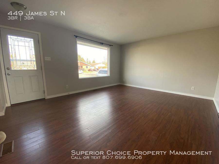 449 James St N - Photo 2 of 18