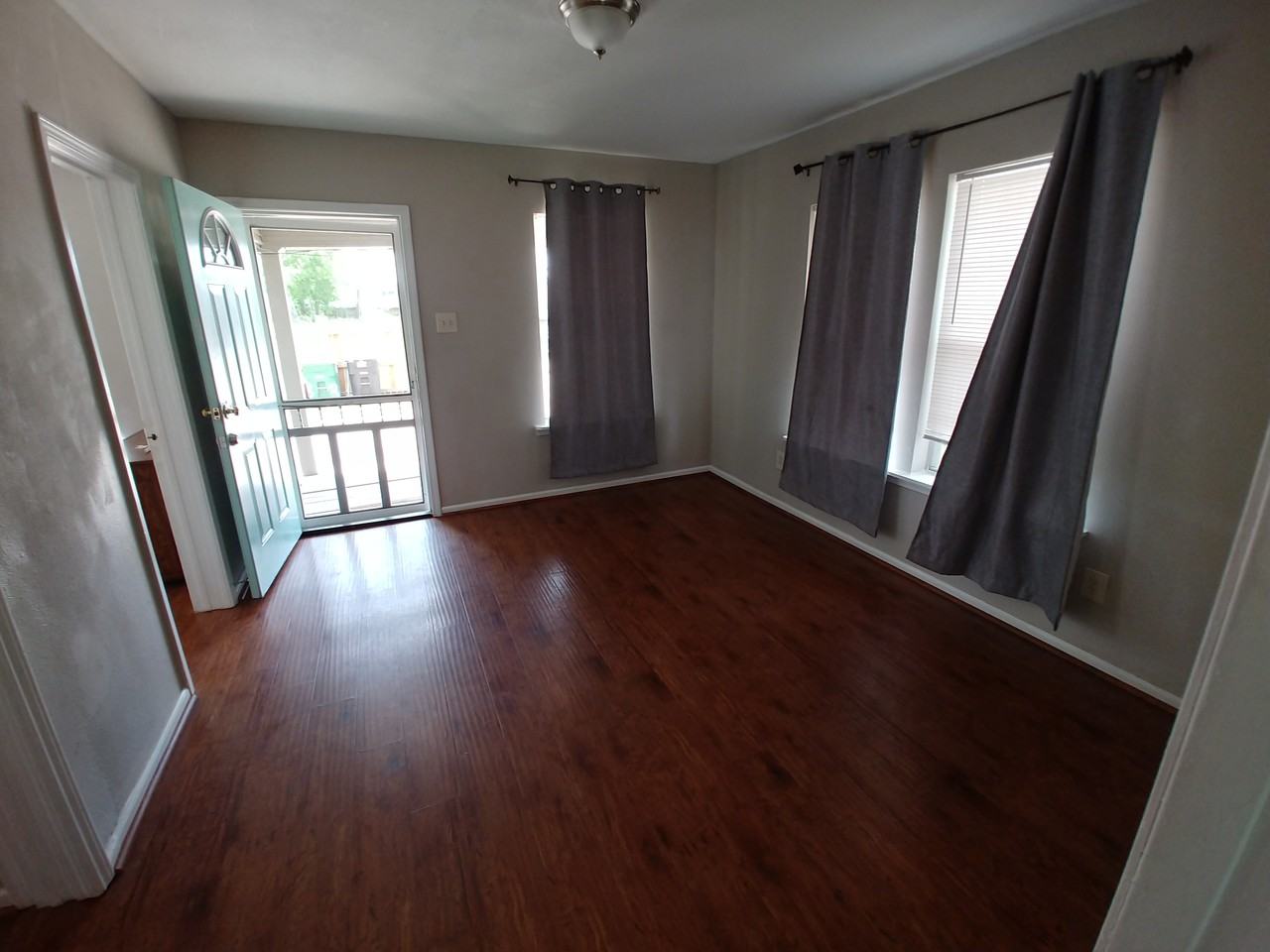 front house - Photo 3 of 5