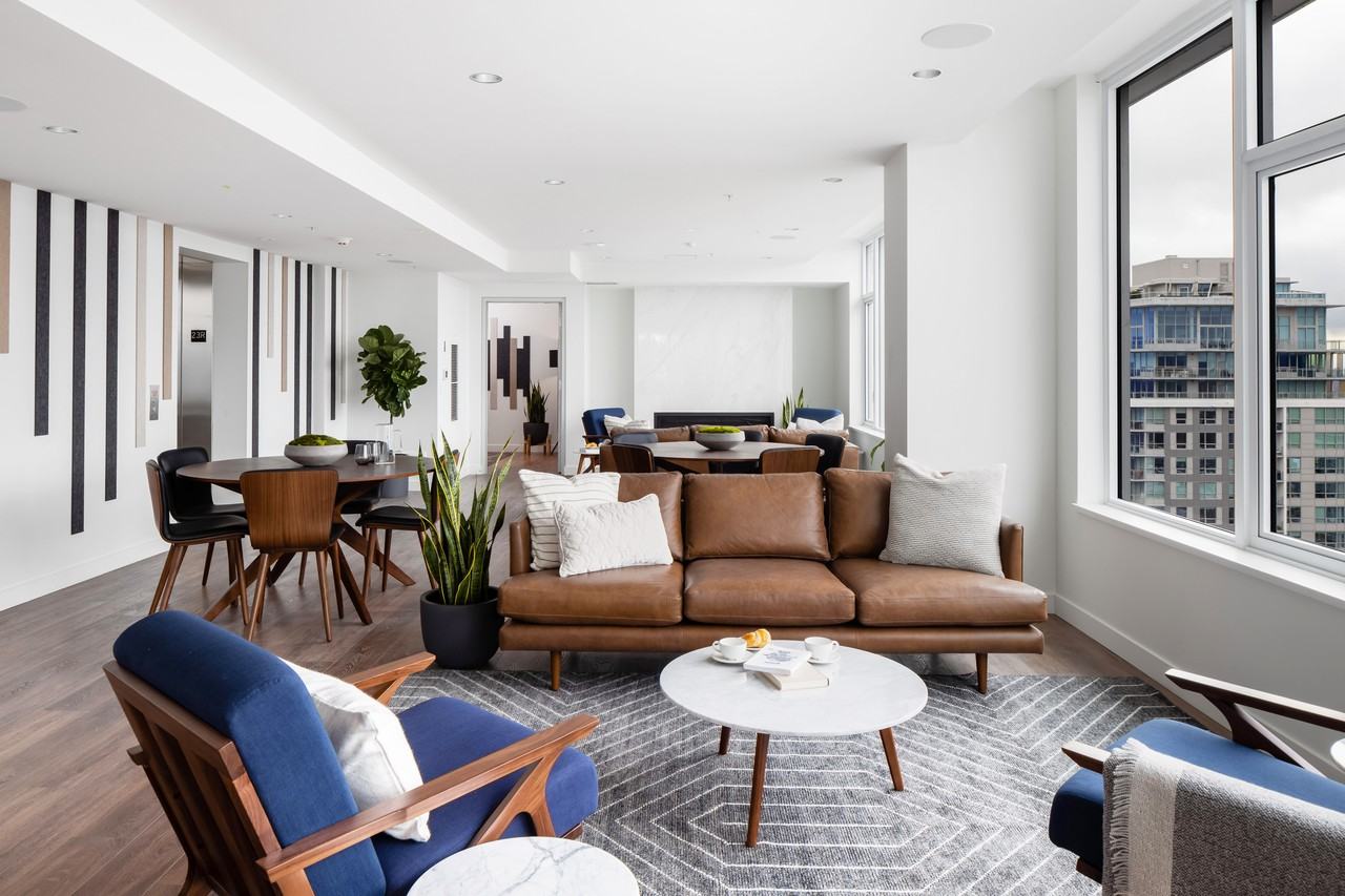 The Royals - Photo 2 of 10