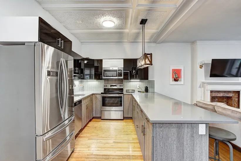 2030 Rue Lambert Closse - Photo 2 of 10