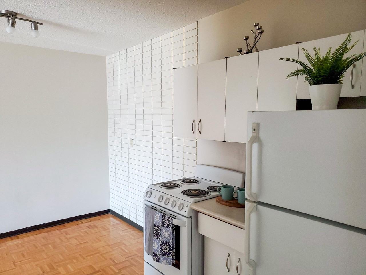 1025 Munroe Ave. - Munroe Villa - Photo 2 of 10