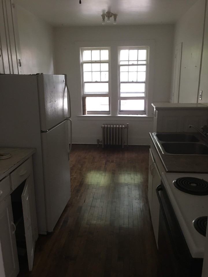 Giles Apartments 208 Giles Blvd E, Windsor, ON N9A 4C2 Zumper