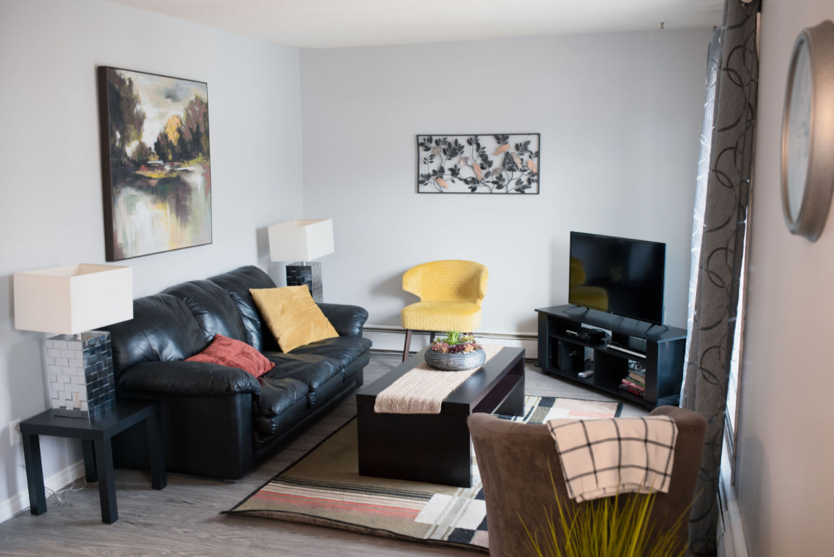 2221 Robinson Street - Photo 2 of 18