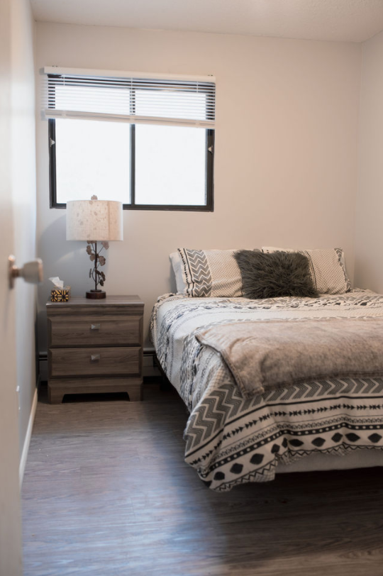 2221 Robinson Street - Photo 3 of 18