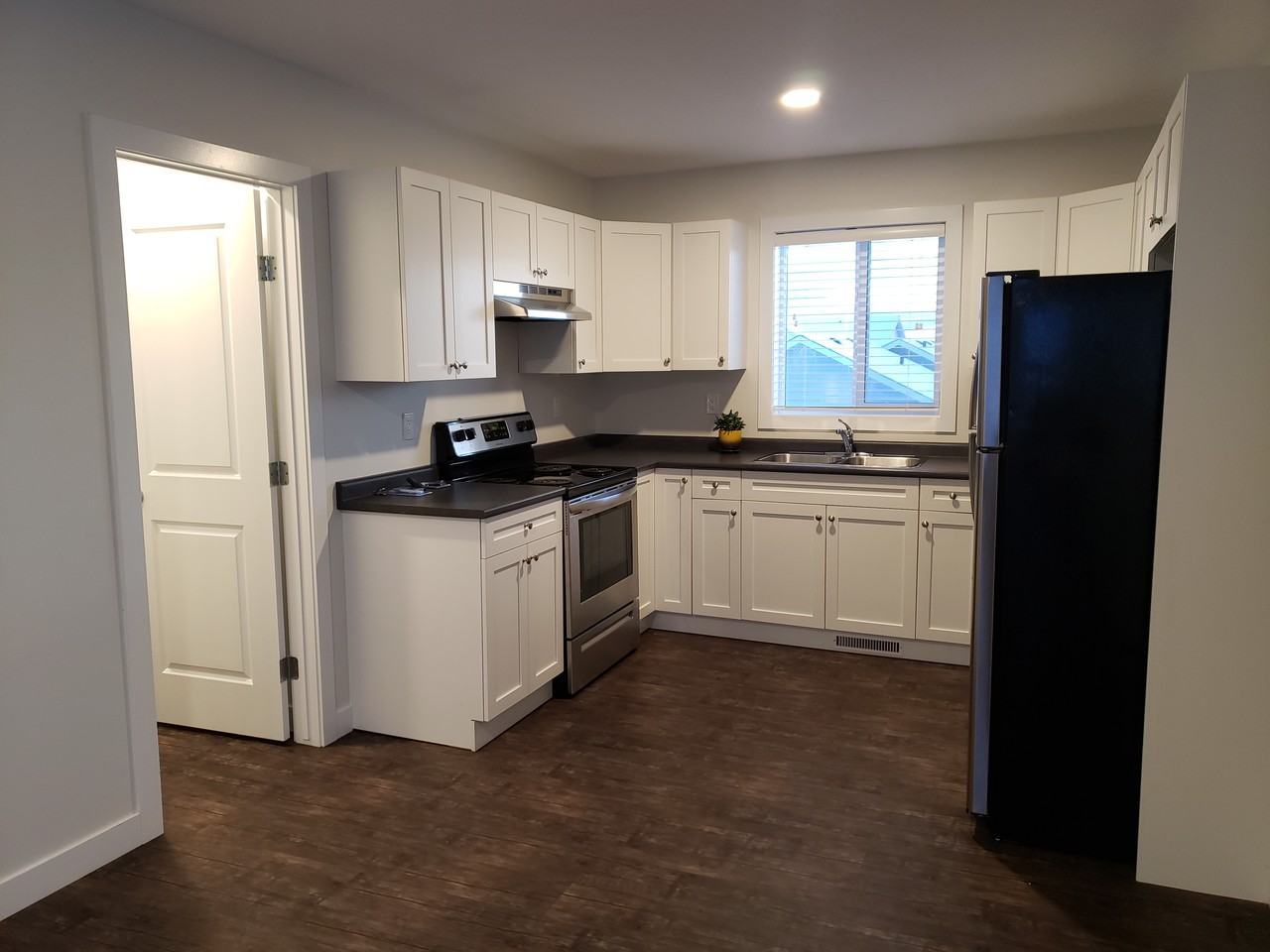 9511A 113 Avenue Clairmont - Photo 2 of 13