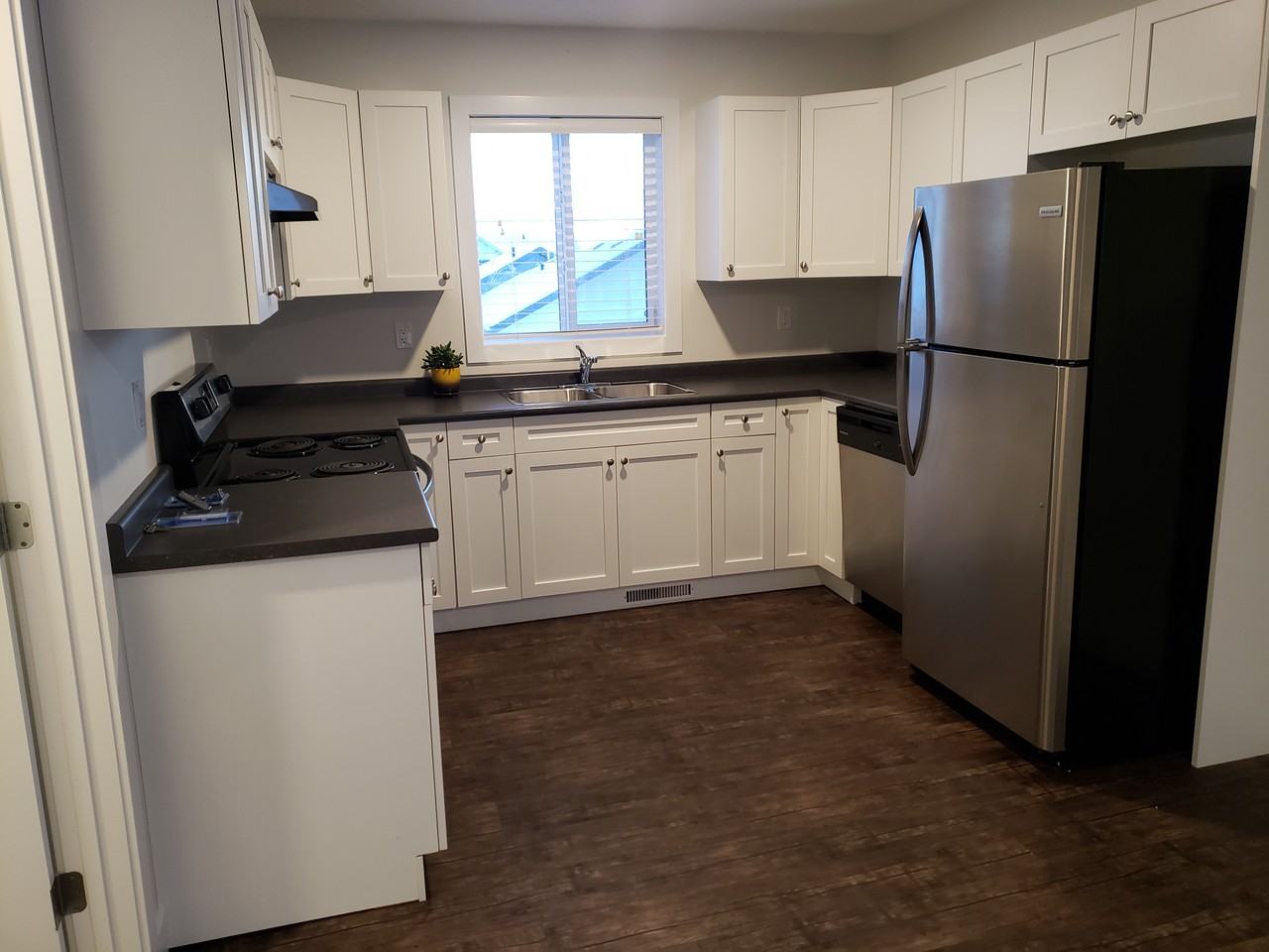 9511A 113 Avenue Clairmont - Photo 3 of 13