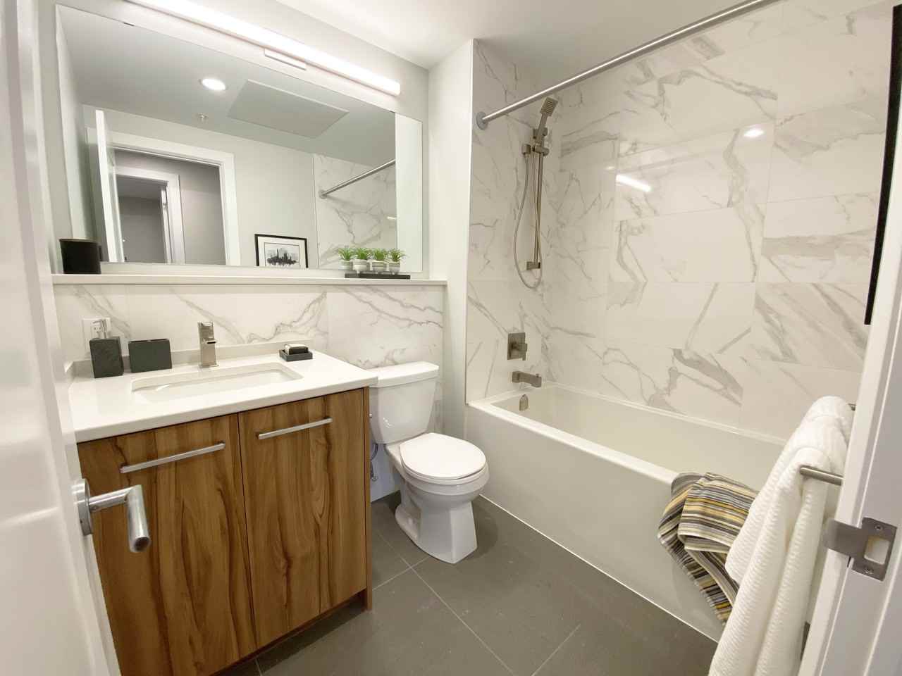 Helio - Photo 2 of 34