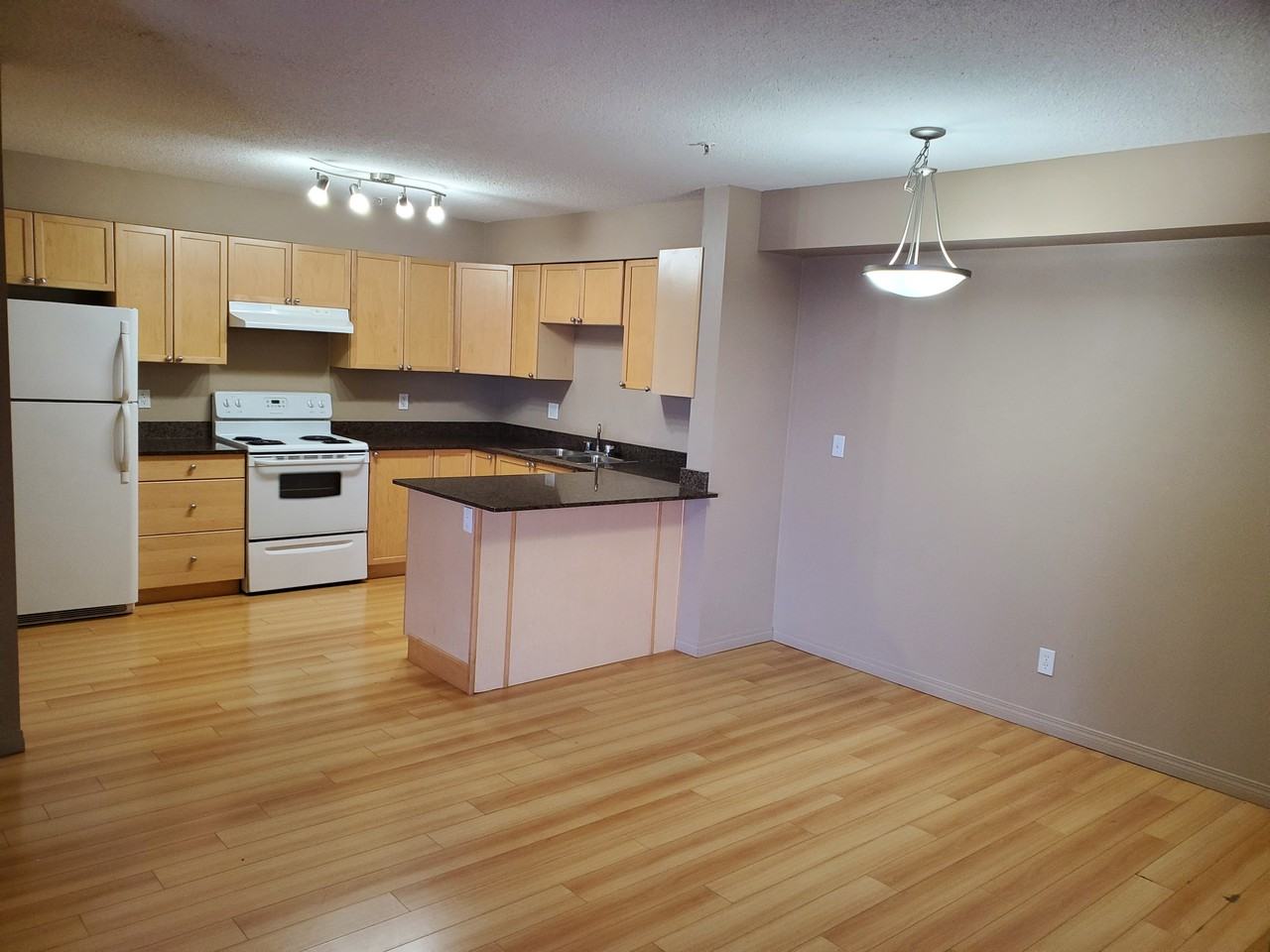 High Park Manor Apartments Rentals 100 Jordan Pky Red Deer Ab T4p 0b6 Zumper