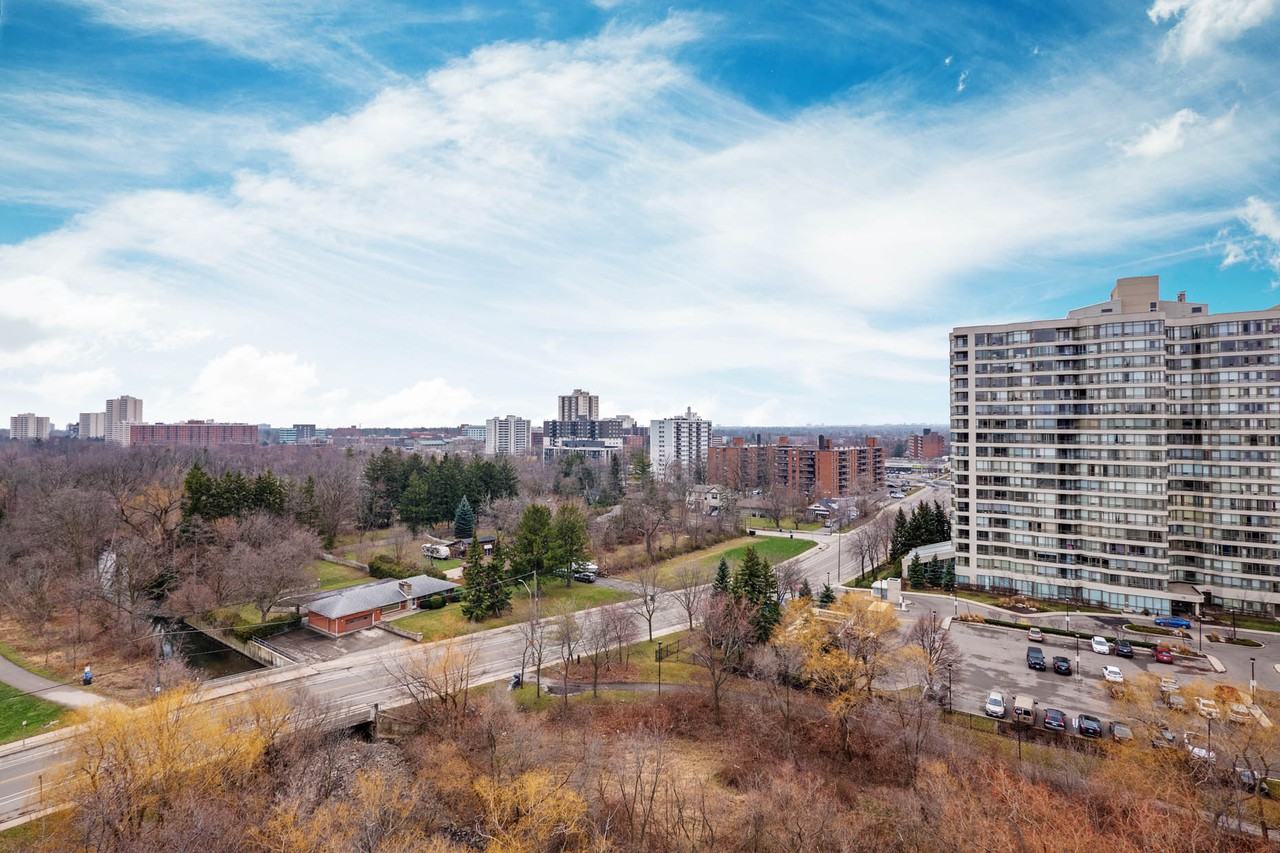 100 Dundas St E - Photo 2 of 33