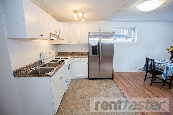 Spacious 2 Bed 1 bath Down Suite**In - Photo 2 of 21
