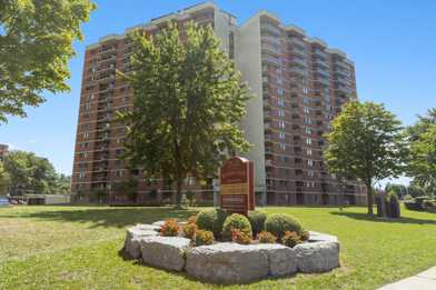Riviera Gate Apartments For Rent In Queensway Terrace South Ottawa On K2c 3n8 With 3 Floorplans Zumper