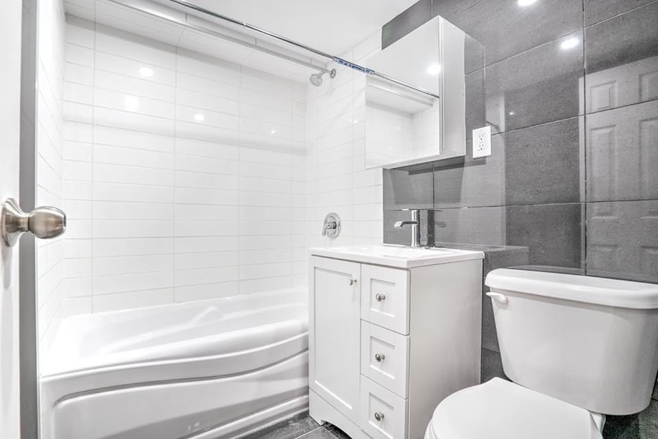 6280 Boulevard Décarie - Photo 2 of 50