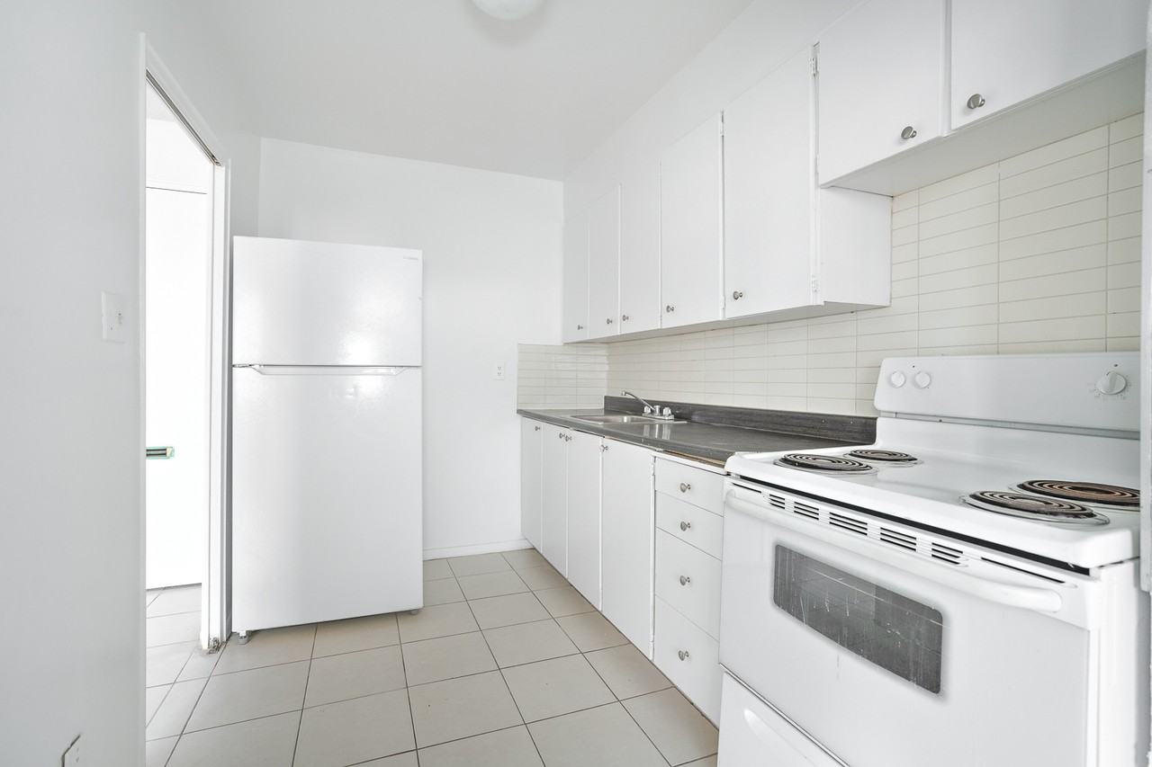 1-2 Months Free!* Le Pavillion Apartments - Photo 3 of 23