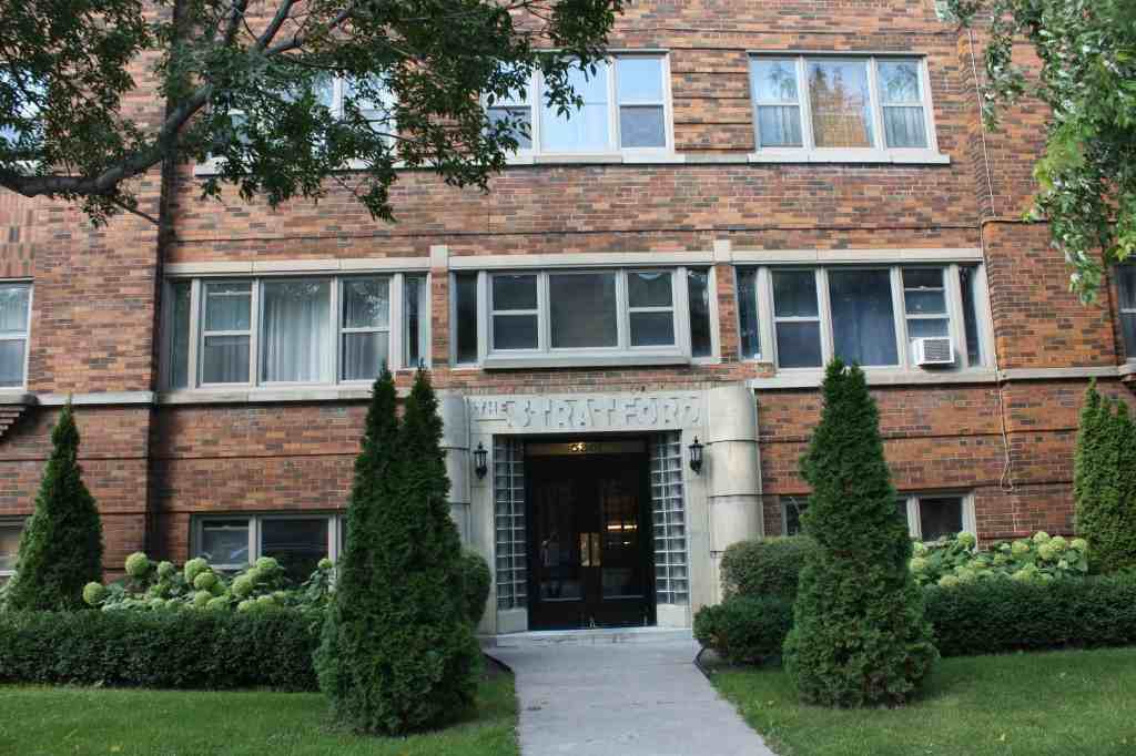 5801/5805 Cote Saint Luc Apartments 5801/5805 Ch De La CôteSaintLuc