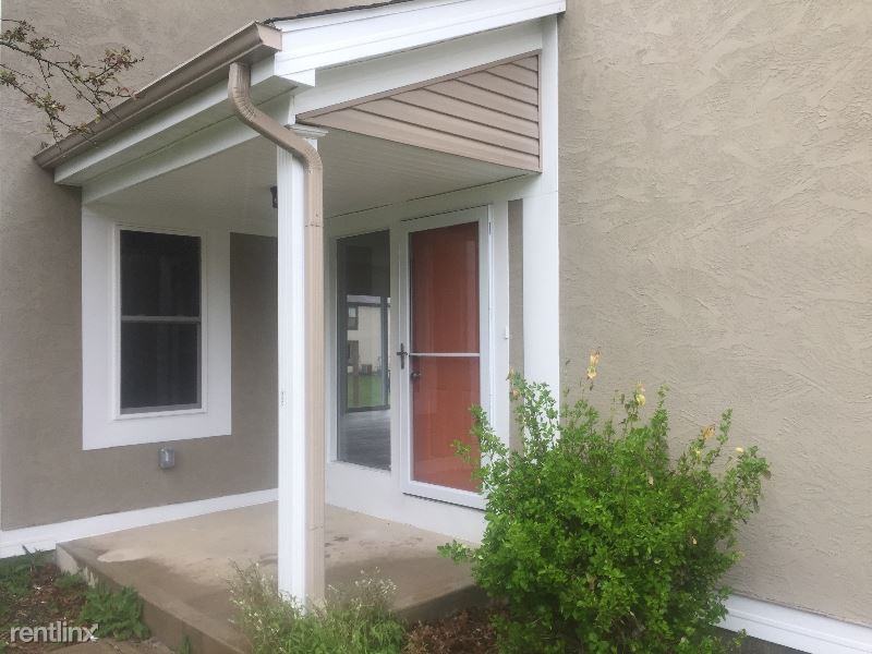 1289 Paddington Ct - Photo 2 of 9