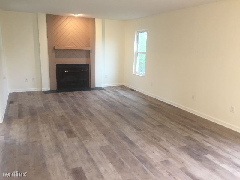 1289 Paddington Ct - Photo 3 of 9