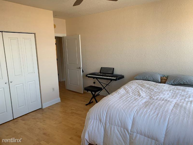 606 606 W Wisconsin Avenue 1302 - Photo 2 of 24