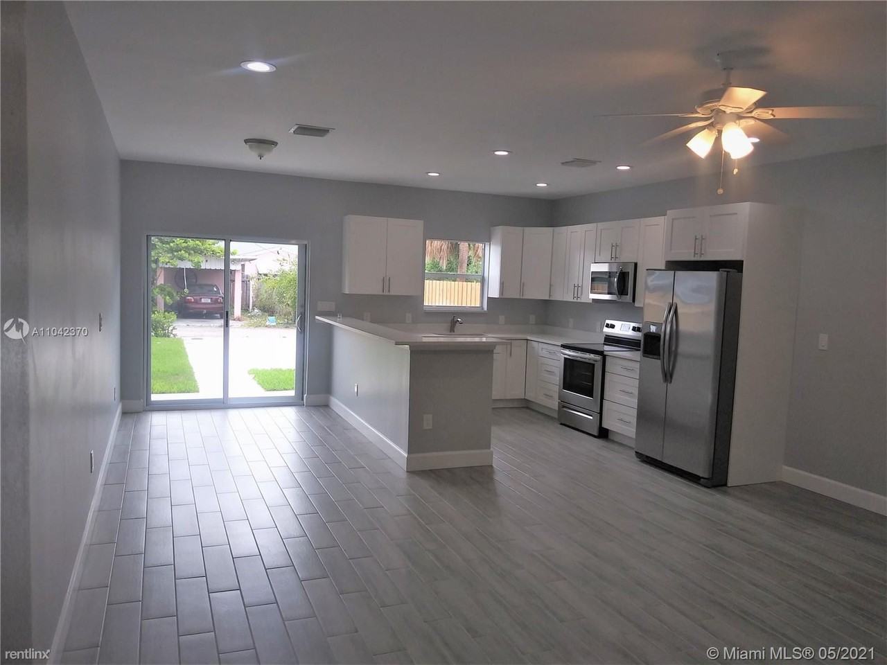 103 S D St - Photo 3 of 8