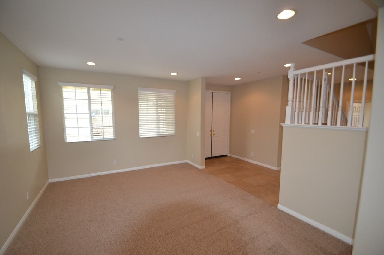 15829 Wardlow Pl - Photo 2 of 6